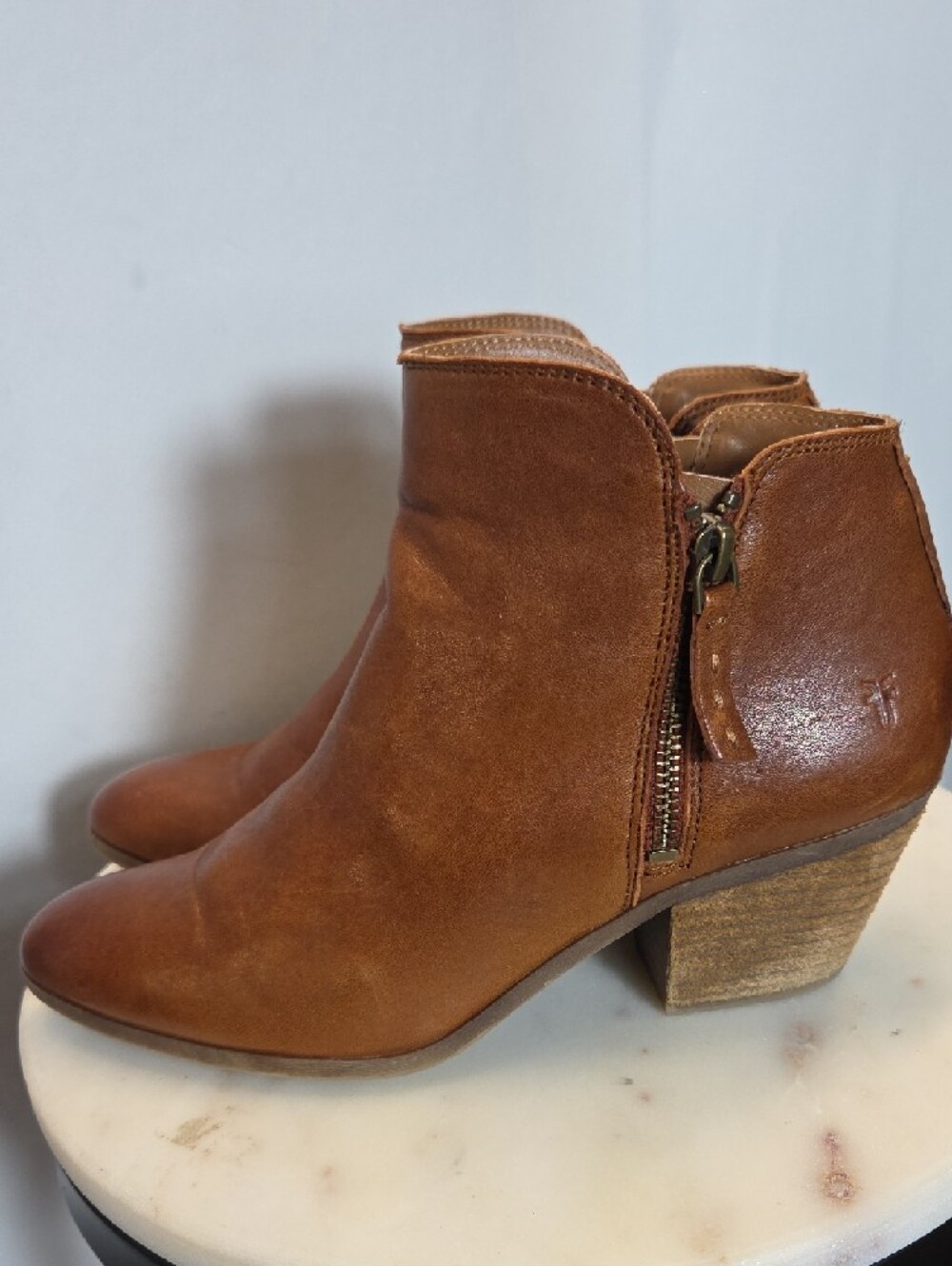 Frye Women's Tan Leather Ankle Booties with Side Zip Size 7 - Picture 5 of 7